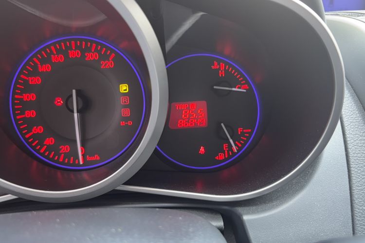 Used Mazda CX-7 2014 2.5L 2WD Luxury Edition Odometer Close Up