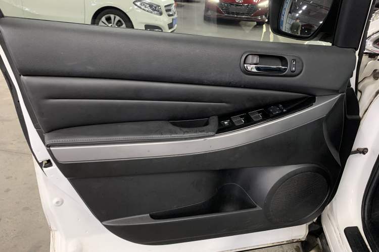 Used Mazda CX-7 2014 2.5L 2WD Fashion Edition Interior 5