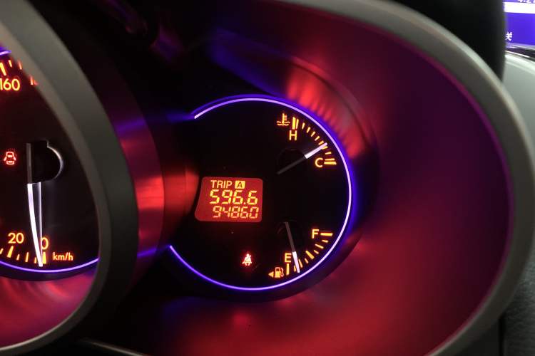 Used Mazda CX-7 2014 2.5L 2WD Fashion Edition Odometer Close Up