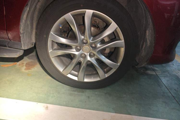 Used Mazda CX-7 2010 2.5L Luxury Edition Right Front Wheel Hub