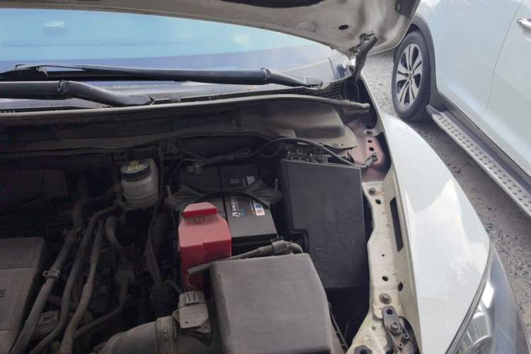 Used Mazda CX-7 2010 2.5L Luxury Edition Engine Bay Left