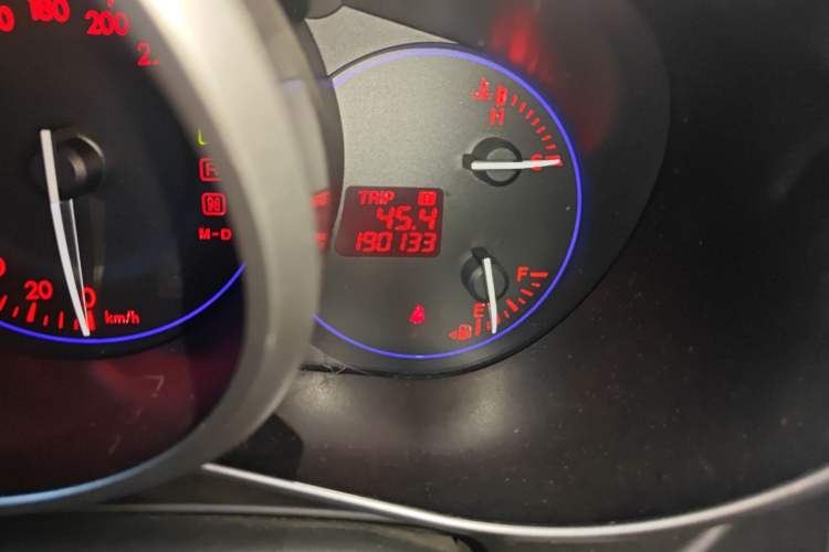 Used Mazda CX-7 2011 2.5L Luxury Edition Odometer Close Up