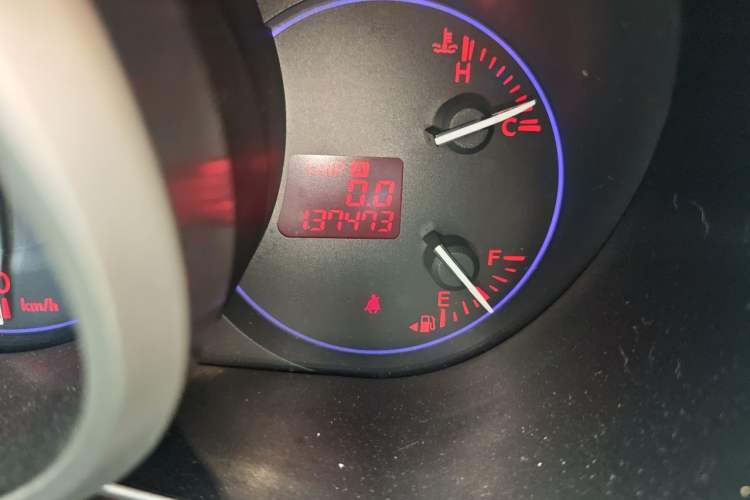 Used Mazda CX-7 2011 2.5L Luxury Edition Odometer Close Up