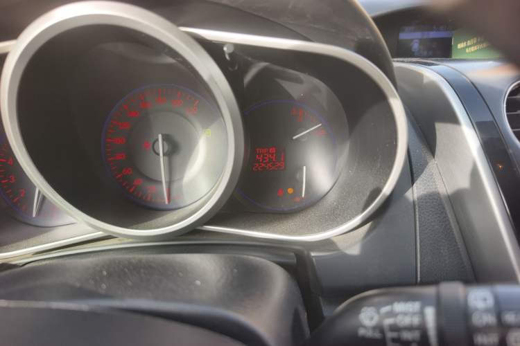 Used Mazda CX-7 2011 2.5L Luxury Edition Odometer Close Up