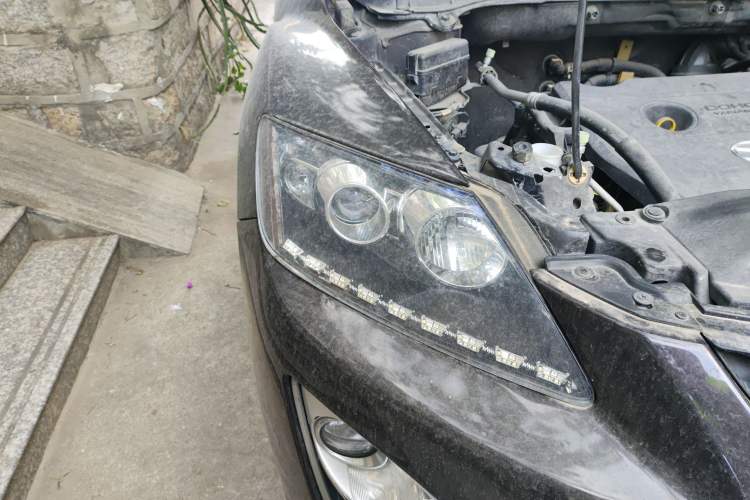 Used Mazda CX-7 2011 2.5L Luxury Edition Right Front Headlight