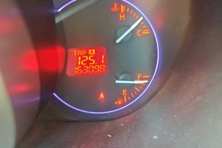 Used Mazda CX-7 2011 2.5L Luxury Edition Odometer Close Up