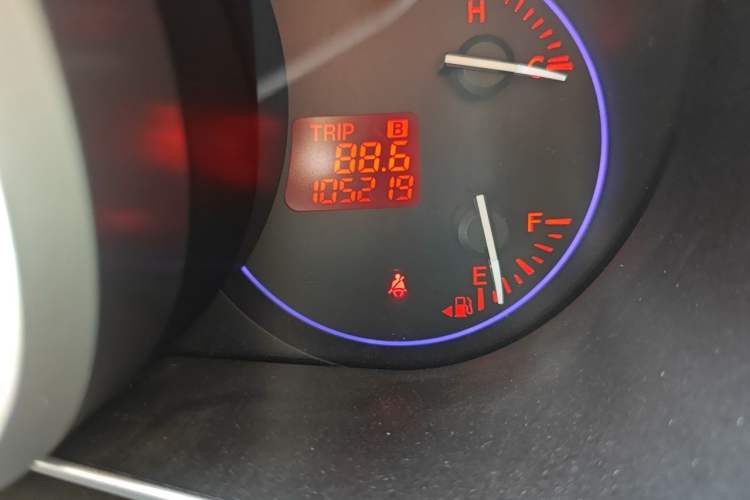 Used Mazda CX-7 2011 2.5L Luxury Edition Odometer Close Up
