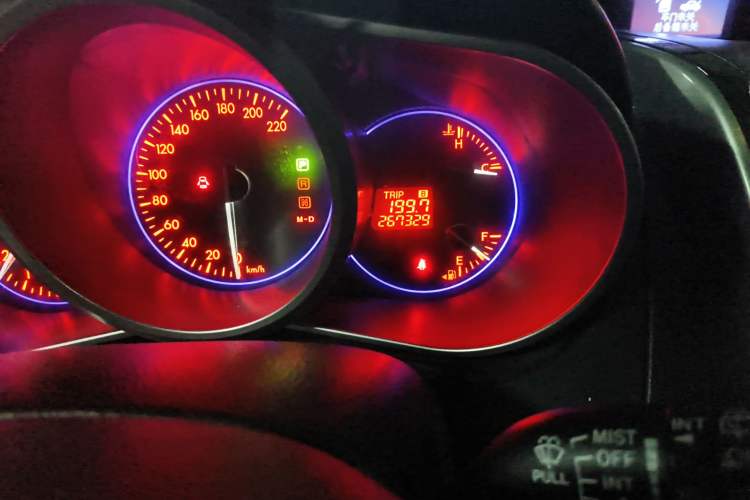 Used Mazda CX-7 2011 2.5L Luxury Edition Odometer Close Up