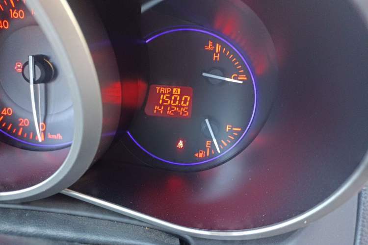Used Mazda CX-7 2011 2.5L Luxury Edition Odometer Close Up