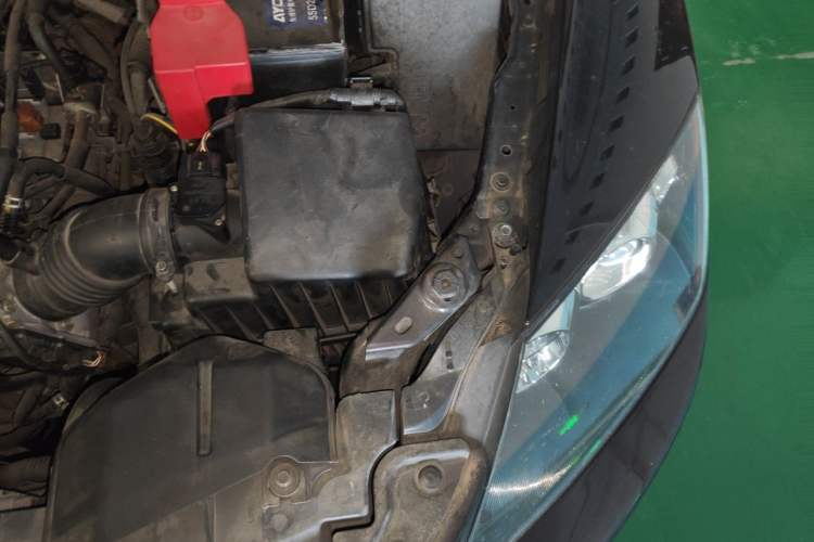 Used Mazda CX-7 2014 2.5L 2WD Luxury Edition Engine Bay Left