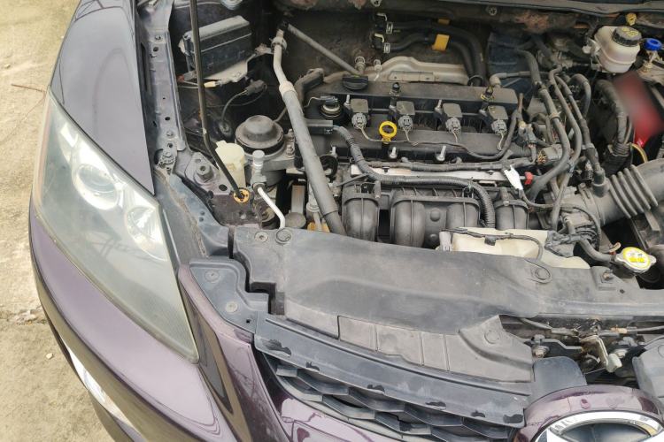 Used Mazda CX-7 2014 2.5L 2WD Luxury Edition Engine Bay Right