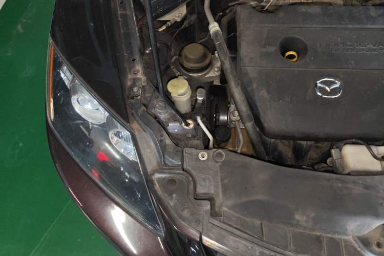 Used Mazda CX-7 2014 2.5L 2WD Luxury Edition Engine Bay Right
