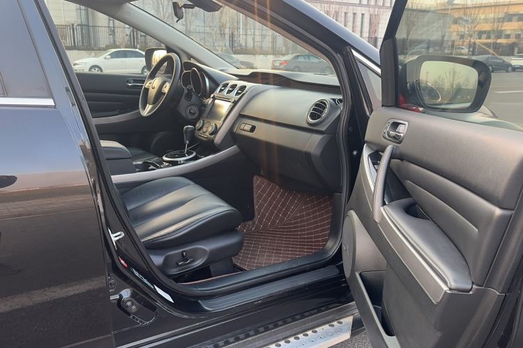 Used Mazda CX-7 2014 2.5L 2WD Premium Edition Interior 2