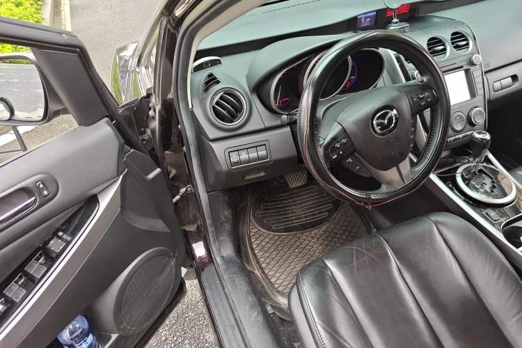 Used Mazda CX-7 2014 2.5L 2WD Luxury Edition Interior 3