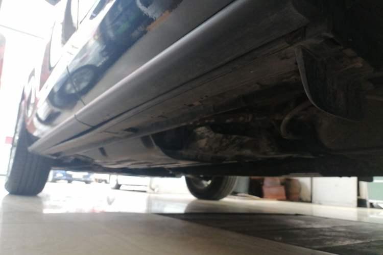 Used Mazda CX-7 2014 2.5L 2WD Luxury Edition Left Side Sill