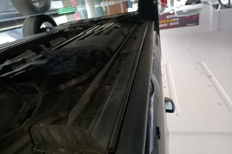 Used Mazda CX-7 2014 2.5L 2WD Premium Edition Left Side Sill