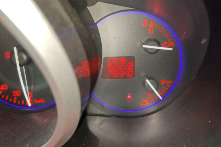 Used Mazda CX-7 2014 2.5L 2WD Fashion Edition Odometer Close Up