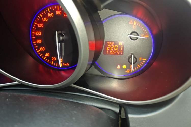 Used Mazda CX-7 2014 2.5L 2WD Fashion Edition Odometer Close Up