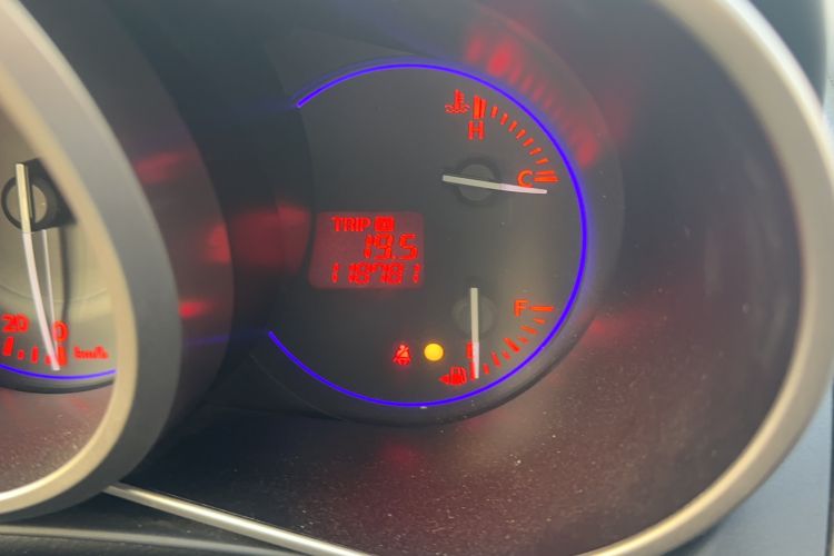 Used Mazda CX-7 2014 2.5L 2WD Premium Edition Odometer Close Up