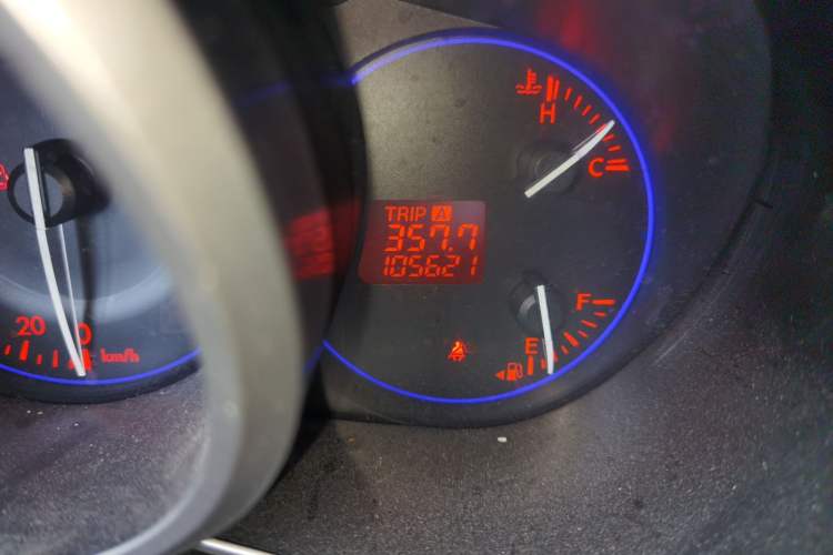 Used Mazda CX-7 2014 2.5L 2WD Luxury Edition Odometer Close Up