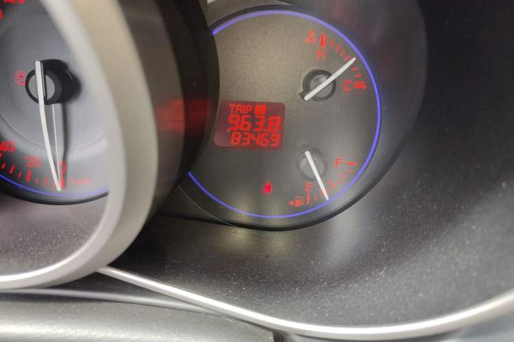Used Mazda CX-7 2014 2.5L 2WD Luxury Edition Odometer Close Up