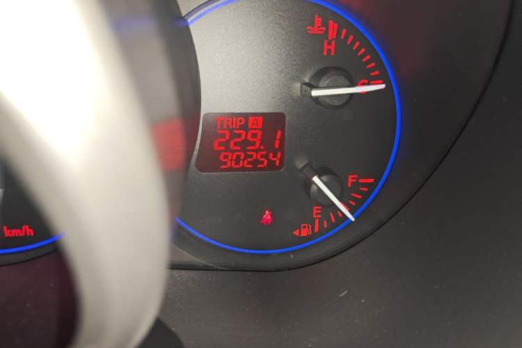Used Mazda CX-7 2014 2.5L 2WD Luxury Edition Odometer Close Up