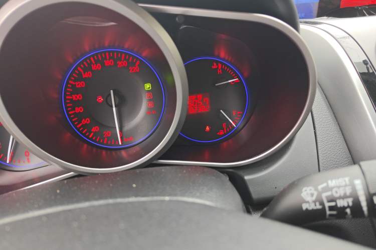 Used Mazda CX-7 2014 2.5L 2WD Luxury Edition Odometer Close Up