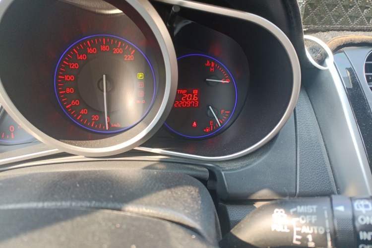 Used Mazda CX-7 2014 2.5L 2WD Premium Edition Odometer Close Up
