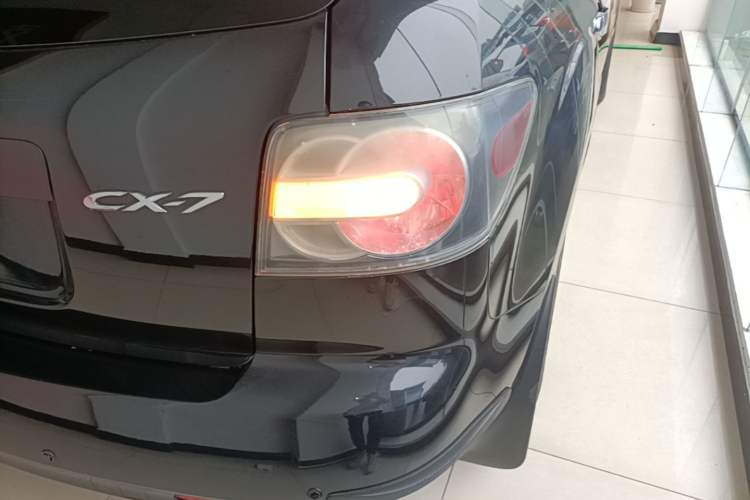 Used Mazda CX-7 2014 2.5L 2WD Premium Edition Right Rear Taillight