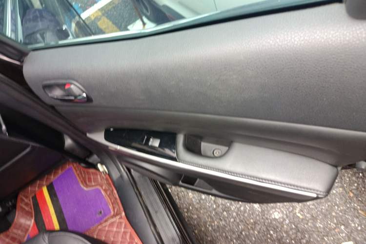 Used Mazda CX-7 2014 2.5L 2WD Premium Edition Right Rear Door Interior