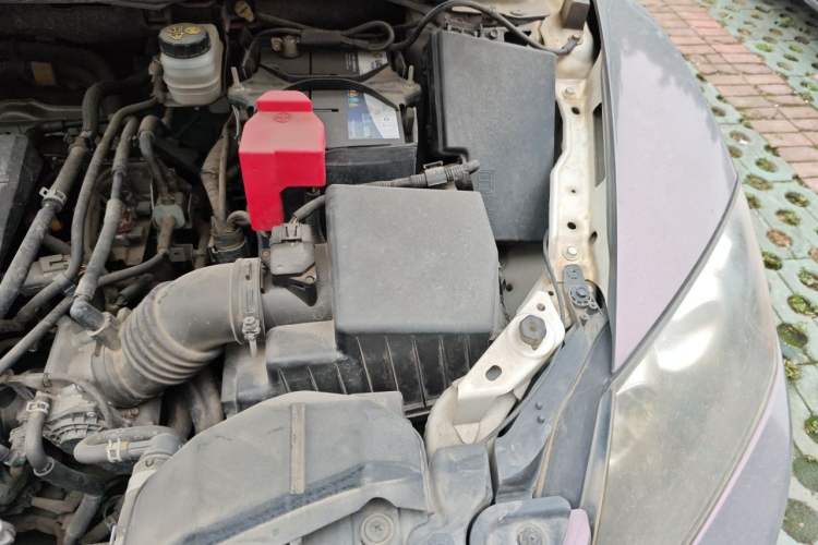 Used Mazda CX-7 2014 2.5L 2WD Luxury Edition Engine Bay Left