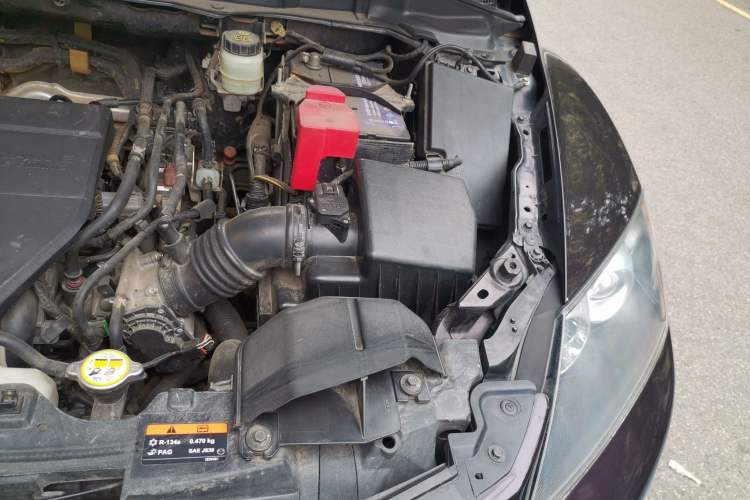 Used Mazda CX-7 2014 2.5L 2WD Luxury Edition Engine Bay Left