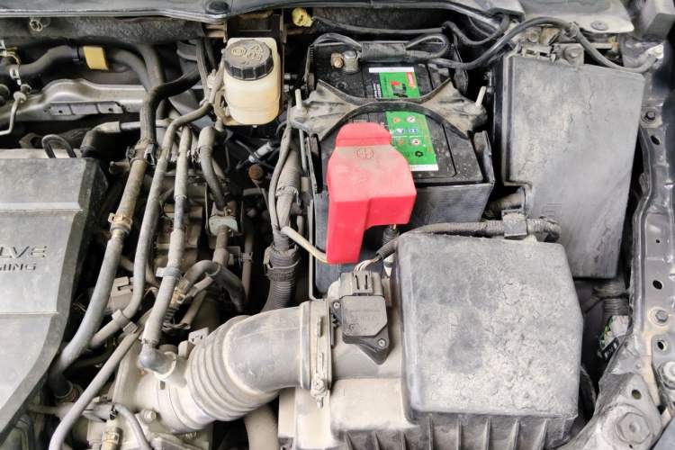 Used Mazda CX-7 2014 2.5L 2WD Premium Edition Engine Bay Left