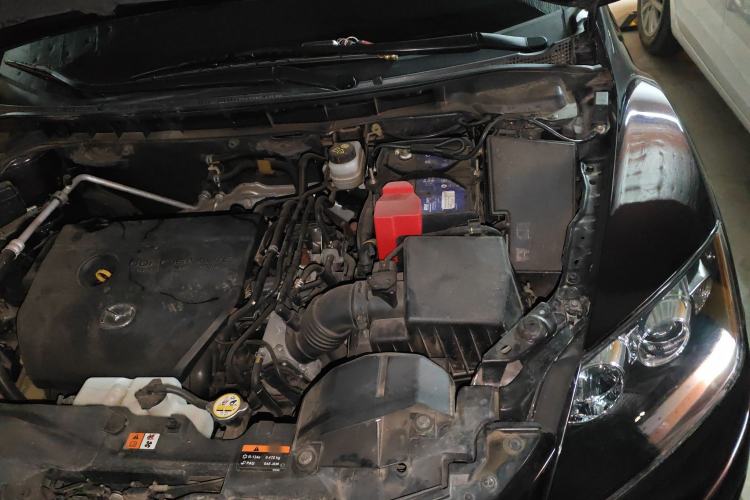Used Mazda CX-7 2014 2.5L 2WD Luxury Edition Engine Bay Left