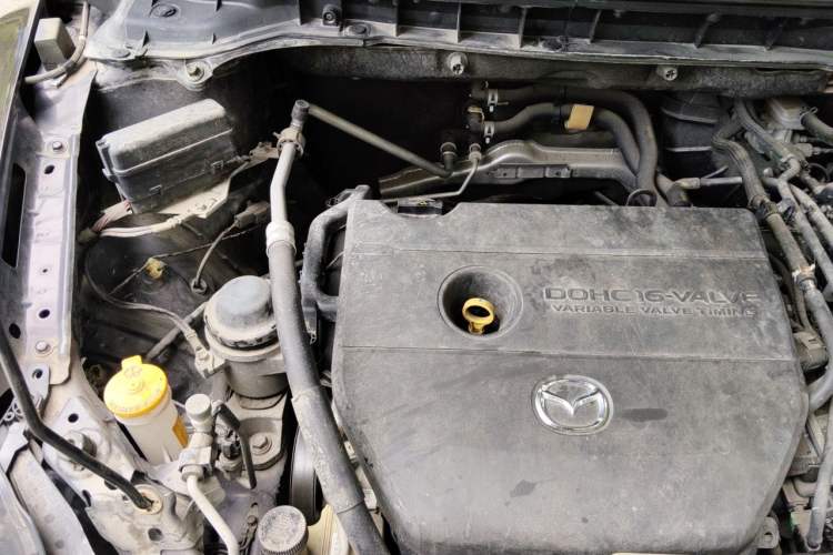 Used Mazda CX-7 2014 2.5L 2WD Premium Edition Engine Bay Right