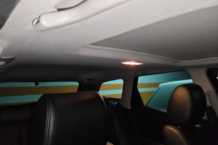Used Mazda CX-7 2014 2.5L 2WD Luxury Edition Headliner