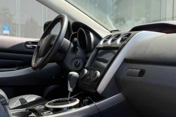 Used Mazda CX-7 2014 2.5L 2WD Luxury Edition Interior 2