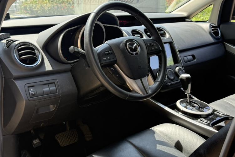 Used Mazda CX-7 2014 2.5L 2WD Luxury Edition Interior 3