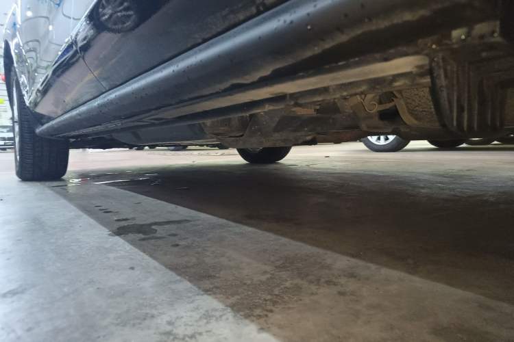 Used Mazda CX-7 2014 2.5L 2WD Luxury Edition Left Side Sill