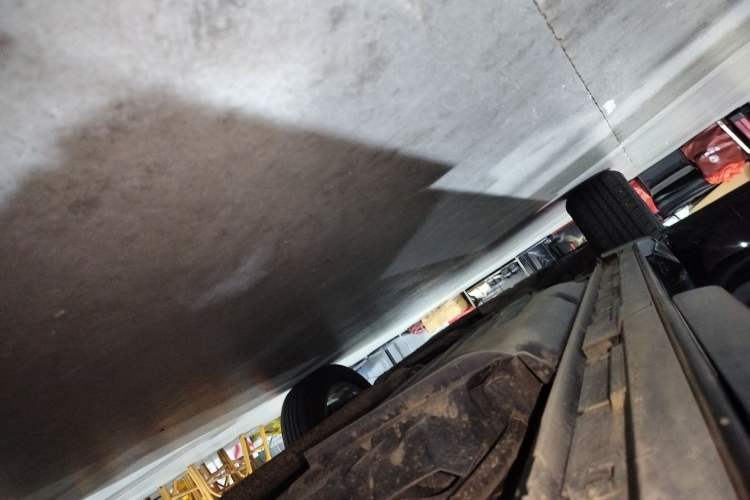 Used Mazda CX-7 2014 2.5L 2WD Luxury Edition Left Side Sill