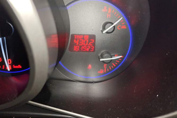 Used Mazda CX-7 2014 2.5L 2WD Luxury Edition Odometer Close Up
