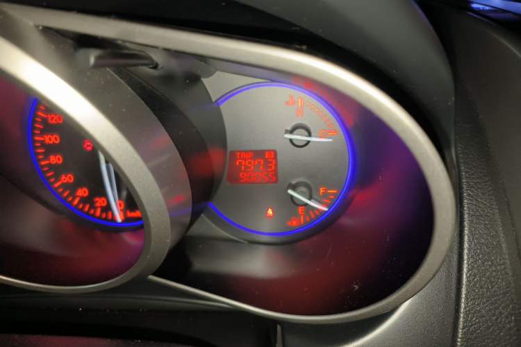 Used Mazda CX-7 2014 2.5L 2WD Luxury Edition Odometer Close Up