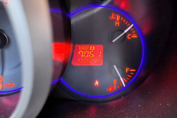 Used Mazda CX-7 2014 2.5L 2WD Luxury Edition Odometer Close Up