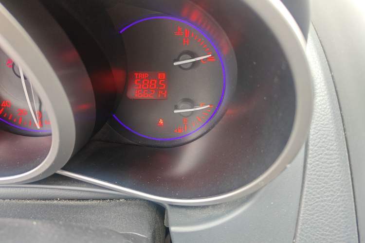 Used Mazda CX-7 2014 2.5L 2WD Fashion Edition Odometer Close Up