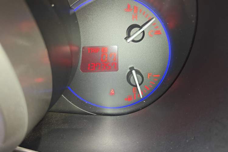 Used Mazda CX-7 2014 2.5L 2WD Premium Edition Odometer Close Up