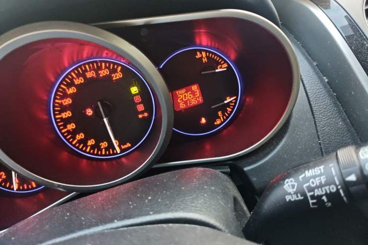 Used Mazda CX-7 2014 2.5L 2WD Premium Edition Odometer Close Up
