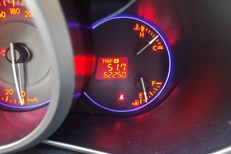 Used Mazda CX-7 2014 2.5L 2WD Luxury Edition Odometer Close Up