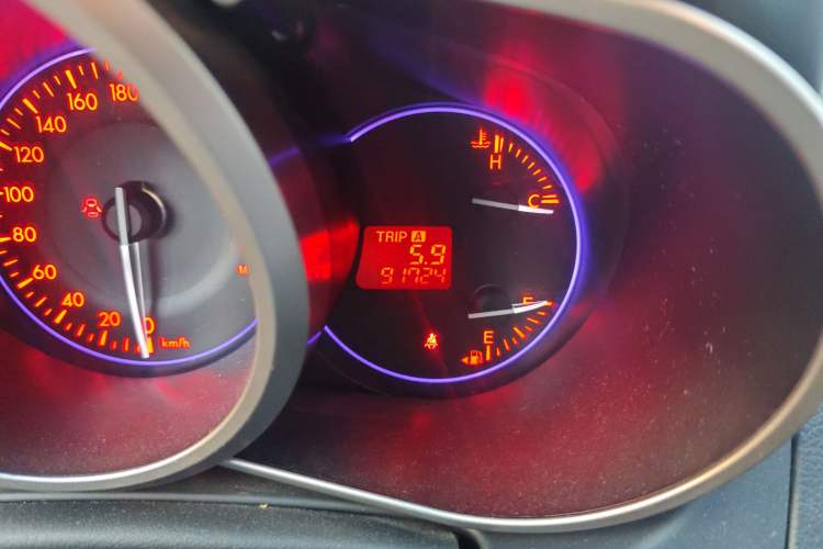 Used Mazda CX-7 2014 2.5L 2WD Fashion Edition Odometer Close Up