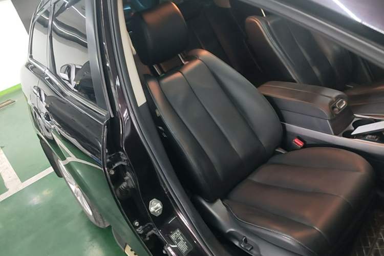 Used Mazda CX-7 2014 2.5L 2WD Premium Edition Right Front Seat