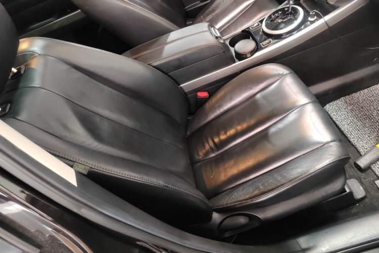 Used Mazda CX-7 2014 2.3T Smart All-Wheel-Drive Sport Edition Right Front Seat